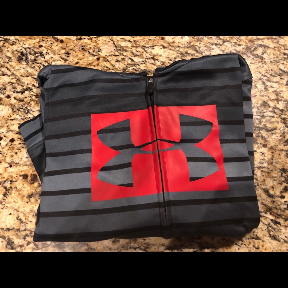 Boys youth large Under Armour 10-12.